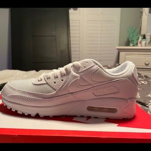 airmax 90 mens 7 or womens 8.5